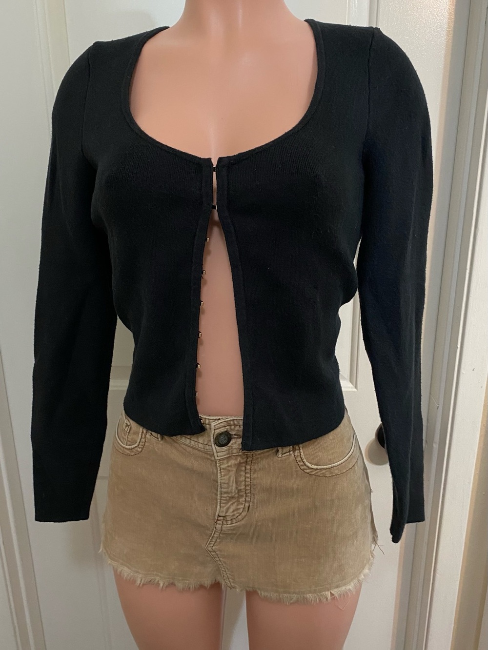 Abercrombie black long sleeve open clasp sweater